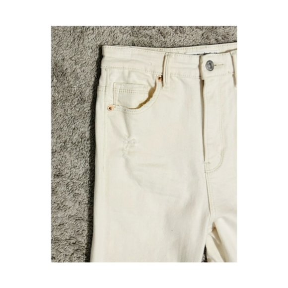 Super High-Waisted Distress Jeans - Picture 3 of 10